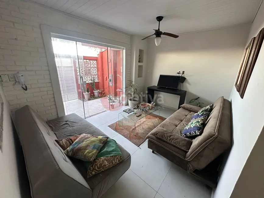 Casa de Condomínio com 3 quartos para alugar, 166m2 em Braga, Cabo Frio - RJ - imagem 4 Foto 4 de Casa de Condomínio com 3 quartos para alugar, 166m2 em Braga, Cabo Frio - RJ