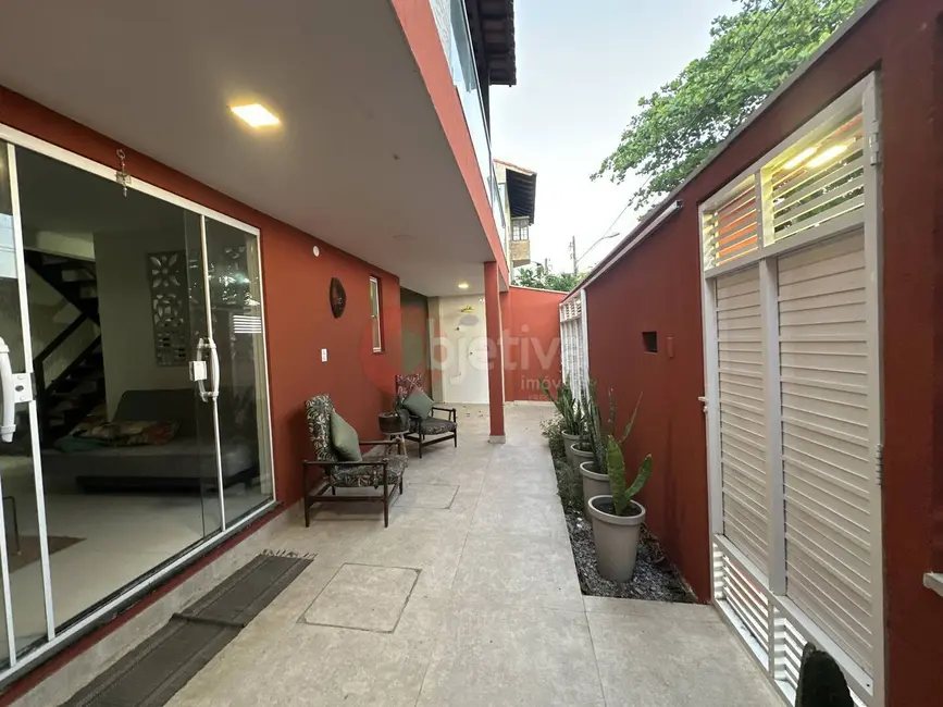 Casa de Condomínio com 3 quartos para alugar, 166m2 em Braga, Cabo Frio - RJ - imagem 2 Foto 2 de Casa de Condomínio com 3 quartos para alugar, 166m2 em Braga, Cabo Frio - RJ