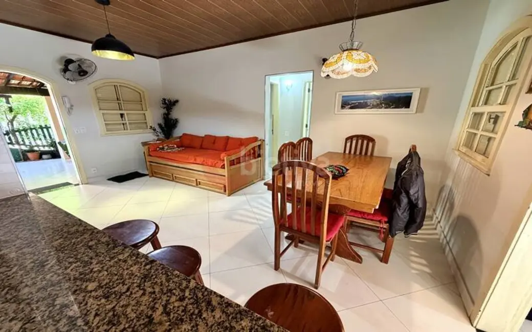 Casa de Condomínio com 3 quartos à venda, 100m2 em Palmeiras, Cabo Frio - RJ - imagem 6 Foto 6 de Casa de Condomínio com 3 quartos à venda, 100m2 em Palmeiras, Cabo Frio - RJ