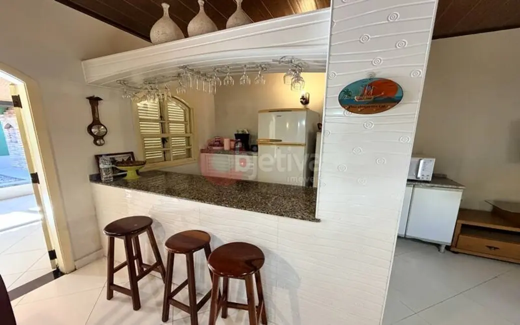 Casa de Condomínio com 3 quartos à venda, 100m2 em Palmeiras, Cabo Frio - RJ - imagem 4 Foto 4 de Casa de Condomínio com 3 quartos à venda, 100m2 em Palmeiras, Cabo Frio - RJ