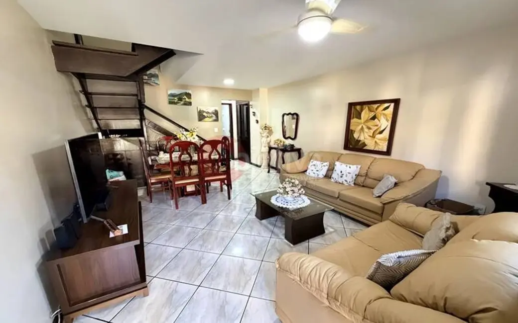 Casa de Condomínio com 2 quartos para alugar, 85m2 em Jardim Flamboyant, Cabo Frio - RJ - imagem 1 Foto 1 de Casa de Condomínio com 2 quartos para alugar, 85m2 em Jardim Flamboyant, Cabo Frio - RJ