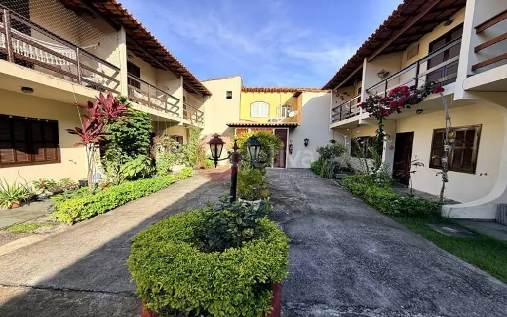 Casa de Condomínio com 2 quartos para alugar, 85m2 em Jardim Flamboyant, Cabo Frio - RJ - imagem 2 Foto 2 de Casa de Condomínio com 2 quartos para alugar, 85m2 em Jardim Flamboyant, Cabo Frio - RJ