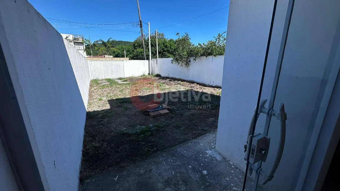 Foto 2 de Casa com 2 quartos para alugar, 62m2 em Parque Balneário São Francisco, Cabo Frio - RJ