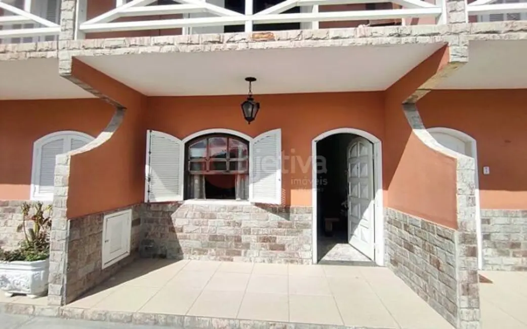 Casa de Condomínio com 3 quartos para alugar, 90m2 em Peró, Cabo Frio - RJ - imagem 2 Foto 2 de Casa de Condomínio com 3 quartos para alugar, 90m2 em Peró, Cabo Frio - RJ