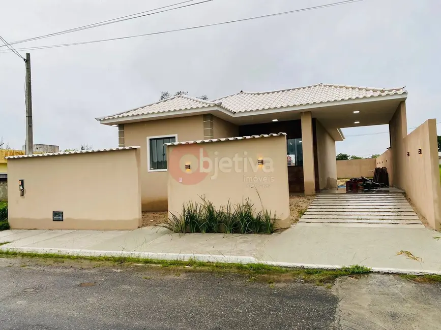 Casa com 3 quartos à venda, 377m2 em Sao Pedro Da Aldeia - RJ - imagem 1 Foto 1 de Casa com 3 quartos à venda, 377m2 em Sao Pedro Da Aldeia - RJ