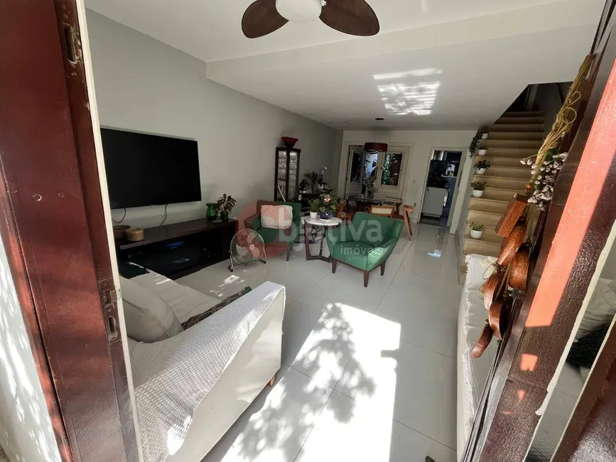 Foto 2 de Casa com 3 quartos à venda, 136m2 em Braga, Cabo Frio - RJ