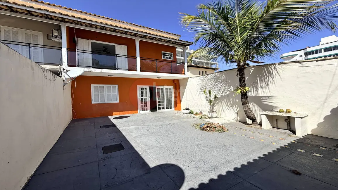 Foto 1 de Casa com 4 quartos à venda, 180m2 em Braga, Cabo Frio - RJ