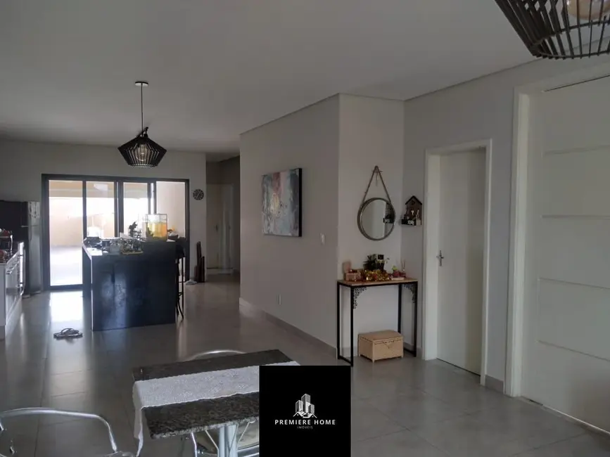 Casa de Condomínio com 3 quartos à venda, 164m2 em Aparecidinha, Sorocaba - SP - imagem 3 Foto 3 de Casa de Condomínio com 3 quartos à venda, 164m2 em Aparecidinha, Sorocaba - SP