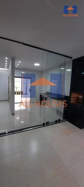 Casa com 3 quartos à venda, 180m2 em Setor Cristina, Trindade - GO - imagem 3 Foto 3 de Casa com 3 quartos à venda, 180m2 em Setor Cristina, Trindade - GO