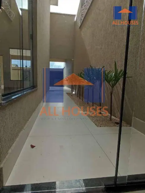 Casa com 3 quartos à venda, 230m2 em Setor Cristina II Expansão, Trindade - GO - imagem 8 Foto 8 de Casa com 3 quartos à venda, 230m2 em Setor Cristina II Expansão, Trindade - GO