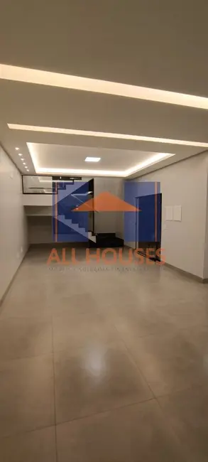 Sobrado com 3 quartos à venda, 230m2 em Trindade - GO - imagem 3 Foto 3 de Sobrado com 3 quartos à venda, 230m2 em Trindade - GO