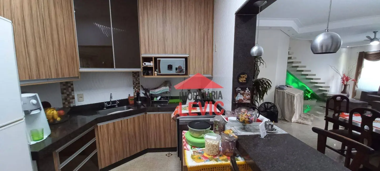 Casa com 3 quartos à venda, 250m2 em Santa Bárbara D`Oeste - SP - imagem 6 Foto 6 de Casa com 3 quartos à venda, 250m2 em Santa Bárbara D`Oeste - SP