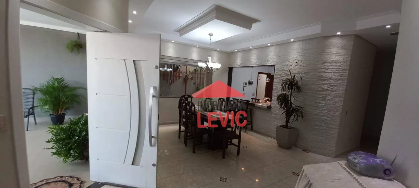 Casa com 3 quartos à venda, 250m2 em Santa Bárbara D`Oeste - SP - imagem 2 Foto 2 de Casa com 3 quartos à venda, 250m2 em Santa Bárbara D`Oeste - SP