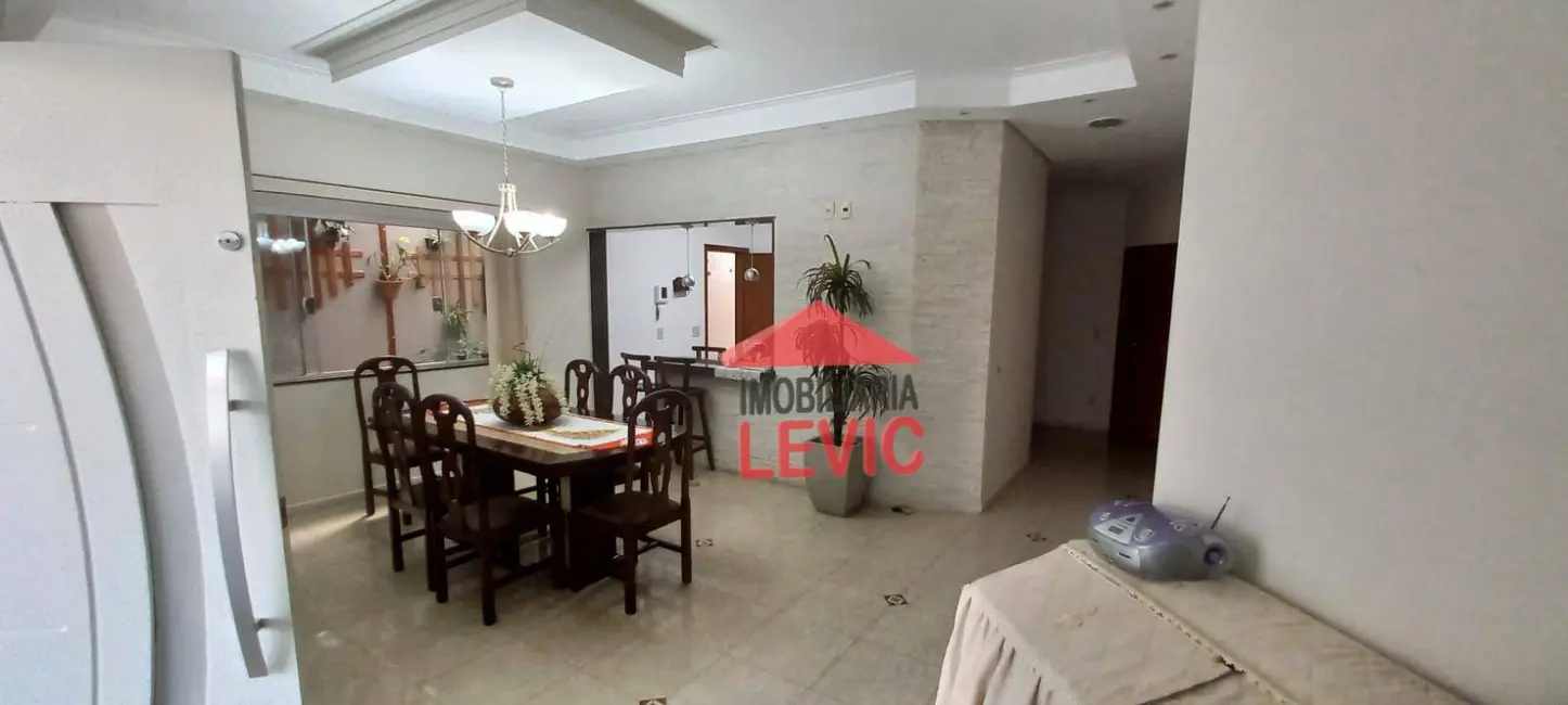 Casa com 3 quartos à venda, 250m2 em Santa Bárbara D`Oeste - SP - imagem 3 Foto 3 de Casa com 3 quartos à venda, 250m2 em Santa Bárbara D`Oeste - SP