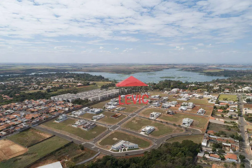 Foto 1 de Terreno / Lote à venda, 450m2 em Chácara Letônia, Americana - SP