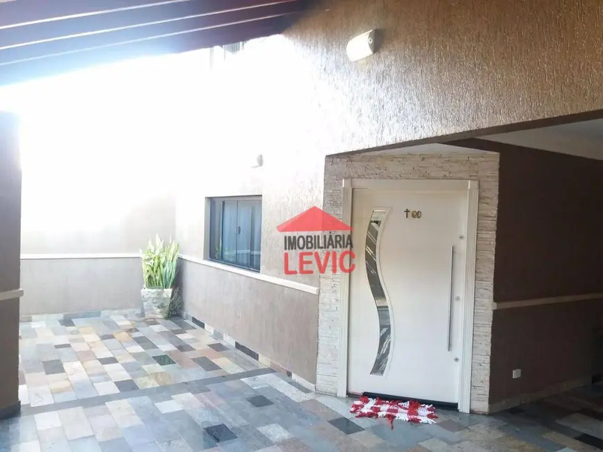 Casa com 4 quartos à venda, 250m2 em Santa Bárbara D`Oeste - SP - imagem 2 Foto 2 de Casa com 4 quartos à venda, 250m2 em Santa Bárbara D`Oeste - SP