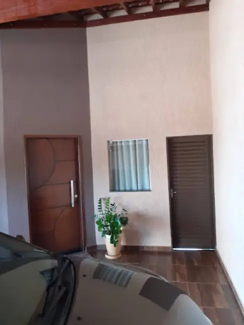 Casa com 3 quartos à venda, 312m2 em Tupi Paulista - SP - imagem 1 Foto 1 de Casa com 3 quartos à venda, 312m2 em Tupi Paulista - SP