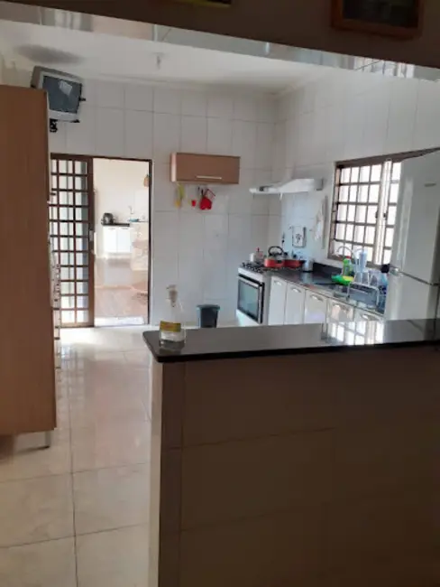 Casa com 3 quartos à venda, 312m2 em Tupi Paulista - SP - imagem 4 Foto 4 de Casa com 3 quartos à venda, 312m2 em Tupi Paulista - SP
