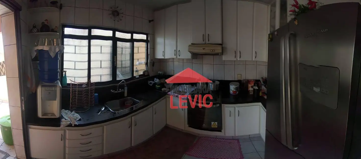 Casa com 3 quartos à venda, 300m2 em Santa Bárbara D`Oeste - SP - imagem 4 Foto 4 de Casa com 3 quartos à venda, 300m2 em Santa Bárbara D`Oeste - SP