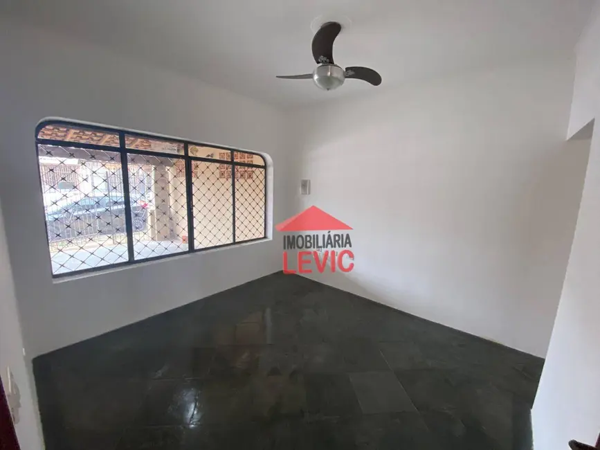 Foto 3 de Casa com 2 quartos para alugar, 125m2 em Santa Bárbara D`Oeste - SP
