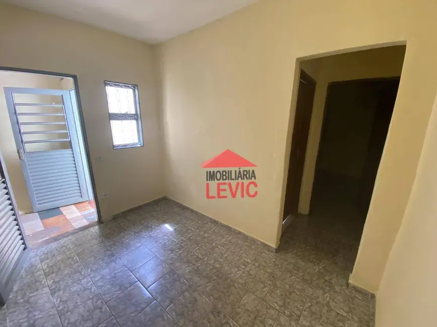 Foto 3 de Casa com 2 quartos para alugar, 125m2 em Santa Bárbara D`Oeste - SP