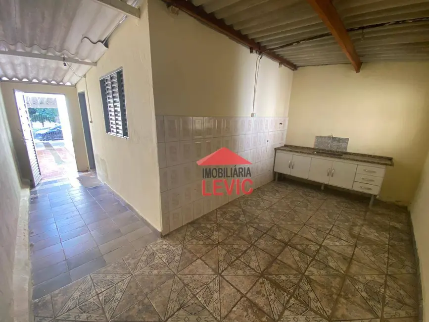 Foto 4 de Casa com 2 quartos para alugar, 125m2 em Santa Bárbara D`Oeste - SP