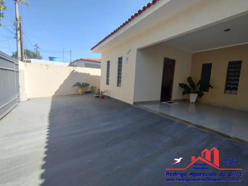 Casa com 4 quartos à venda, 250m2 em Jardim São Braz, Birigui - SP - imagem 2 Foto 2 de Casa com 4 quartos à venda, 250m2 em Jardim São Braz, Birigui - SP