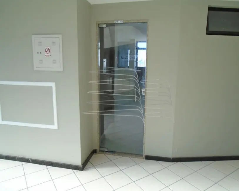 Sala Comercial à venda e para alugar, 25m2 em Centro, Guarapari - ES - imagem 4 Foto 4 de Sala Comercial à venda e para alugar, 25m2 em Centro, Guarapari - ES