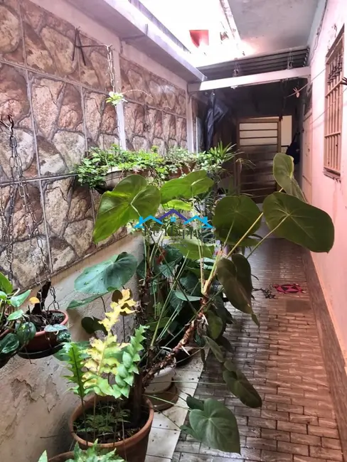 Foto 2 de Casa com 3 quartos à venda, 200m2 em Cidade Domitila, São Paulo - SP