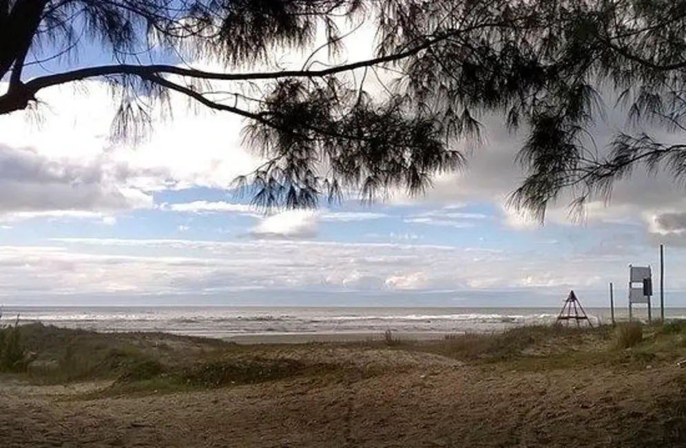 Foto 3 de Terreno / Lote à venda, 150m2 em Capao Da Canoa - RS