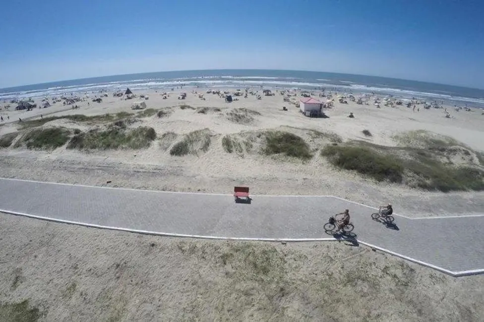 Foto 3 de Terreno / Lote à venda, 150m2 em Capao Da Canoa - RS