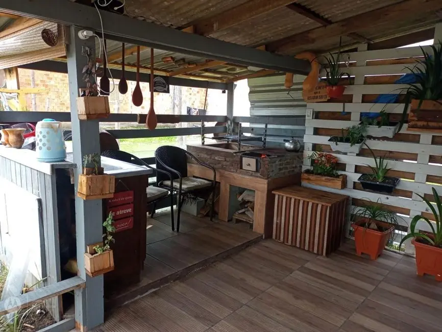 Casa com 2 quartos à venda, 100m2 em Capao Da Canoa - RS - imagem 3 Foto 3 de Casa com 2 quartos à venda, 100m2 em Capao Da Canoa - RS