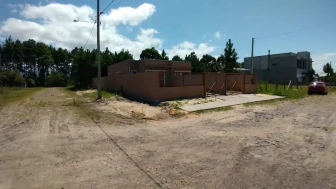 Foto 1 de Casa com 2 quartos à venda, 75m2 em Capao Da Canoa - RS