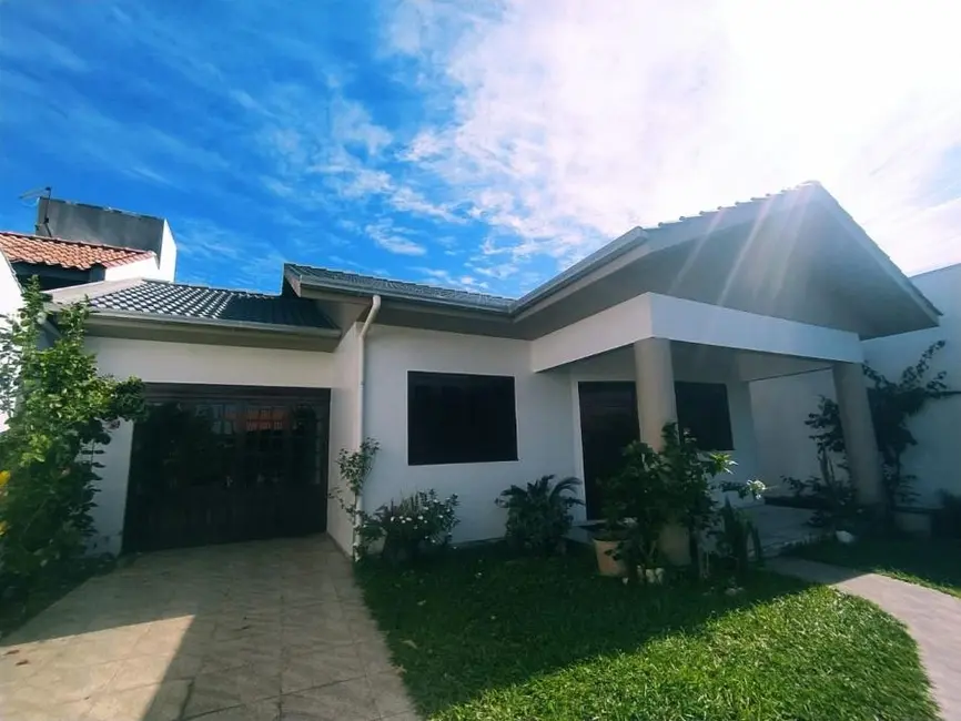Casa com 2 quartos à venda, 150m2 em Capao Da Canoa - RS - imagem 8 Foto 8 de Casa com 2 quartos à venda, 150m2 em Capao Da Canoa - RS