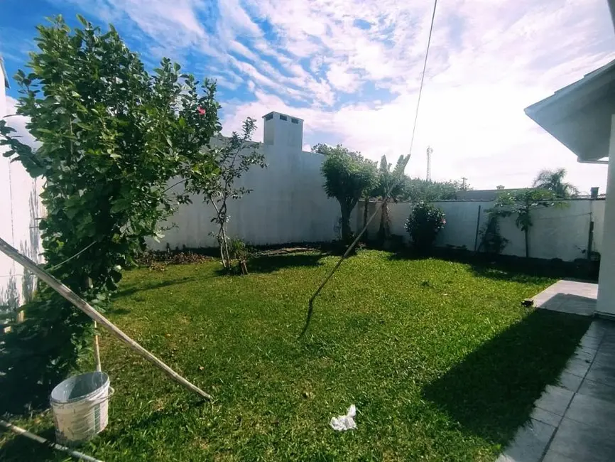 Casa com 2 quartos à venda, 150m2 em Capao Da Canoa - RS - imagem 3 Foto 3 de Casa com 2 quartos à venda, 150m2 em Capao Da Canoa - RS