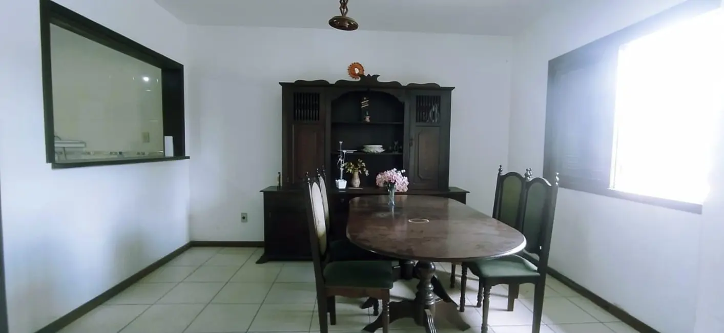 Casa com 4 quartos à venda, 150m2 em Capao Da Canoa - RS - imagem 6 Foto 6 de Casa com 4 quartos à venda, 150m2 em Capao Da Canoa - RS