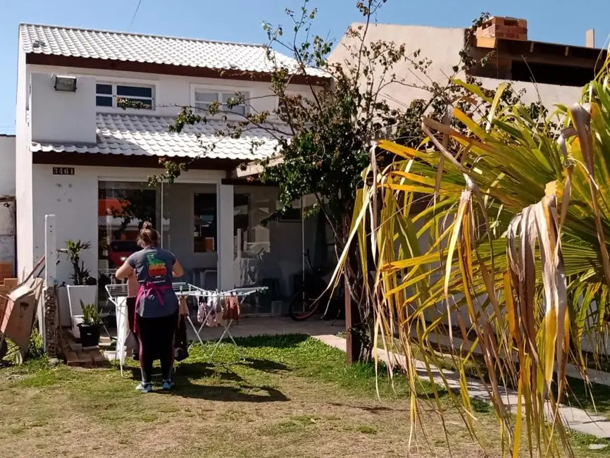 Sobrado com 3 quartos à venda, 100m2 em Capao Da Canoa - RS - imagem 5 Foto 5 de Sobrado com 3 quartos à venda, 100m2 em Capao Da Canoa - RS