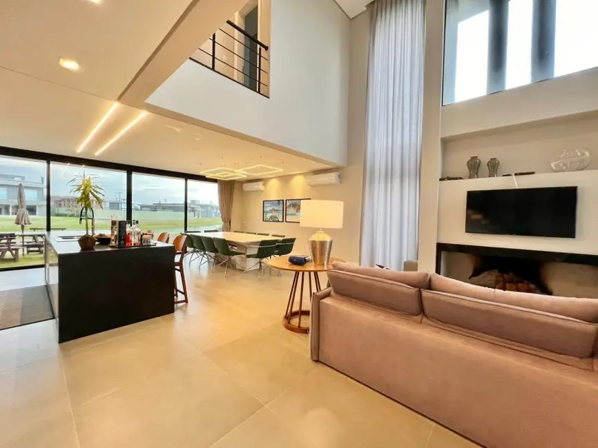 Foto 4 de Casa de Condomínio com 4 quartos à venda, 220m2 em Capao Da Canoa - RS