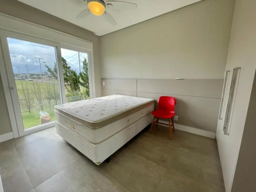 Foto 2 de Casa de Condomínio com 4 quartos à venda, 300m2 em Capao Da Canoa - RS