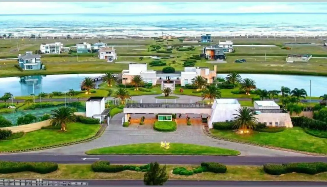Foto 1 de Terreno / Lote à venda, 449m2 em Capao Da Canoa - RS