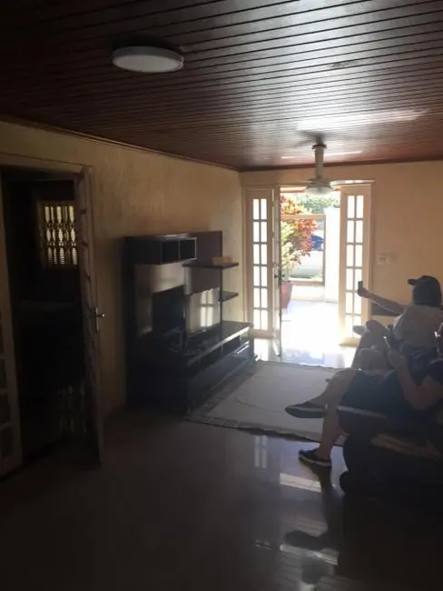 Casa com 4 quartos à venda, 180m2 em Capao Da Canoa - RS - imagem 3 Foto 3 de Casa com 4 quartos à venda, 180m2 em Capao Da Canoa - RS