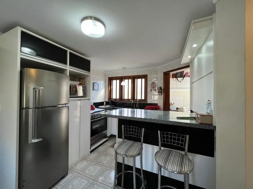 Foto 4 de Sobrado com 3 quartos à venda, 180m2 em Capao Da Canoa - RS