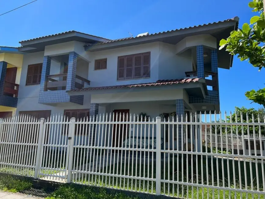 Foto 9 de Sobrado com 3 quartos à venda, 180m2 em Capao Da Canoa - RS