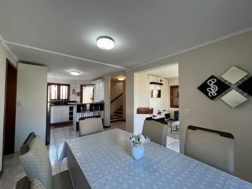 Foto 6 de Sobrado com 3 quartos à venda, 180m2 em Capao Da Canoa - RS