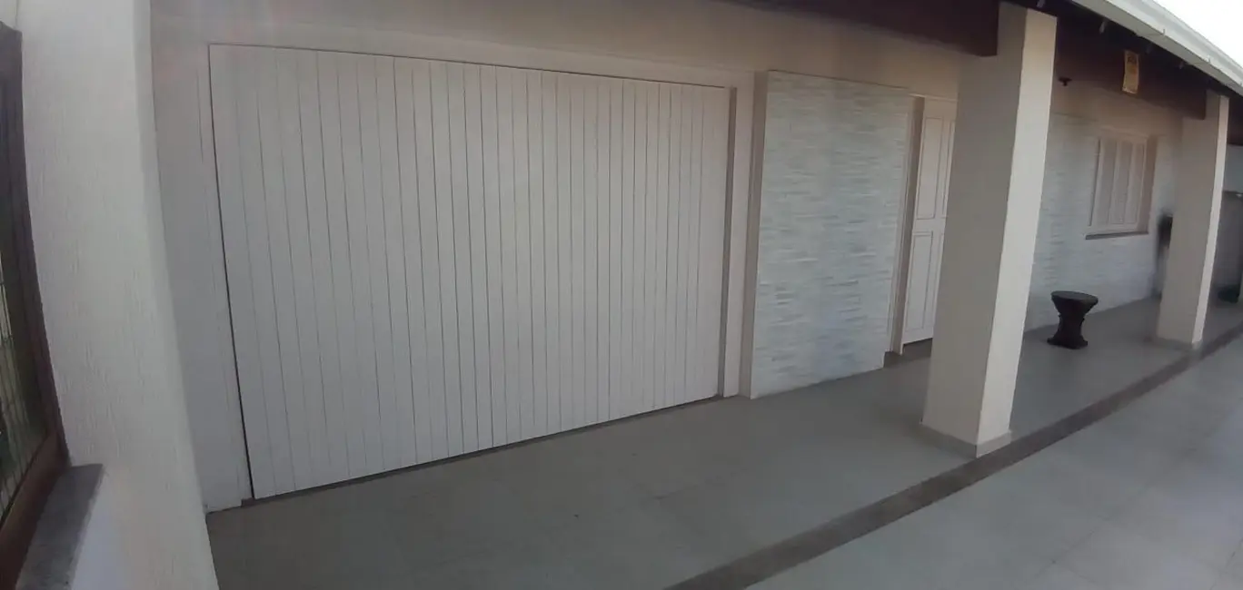 Casa com 4 quartos à venda, 180m2 em Capao Da Canoa - RS - imagem 4 Foto 4 de Casa com 4 quartos à venda, 180m2 em Capao Da Canoa - RS