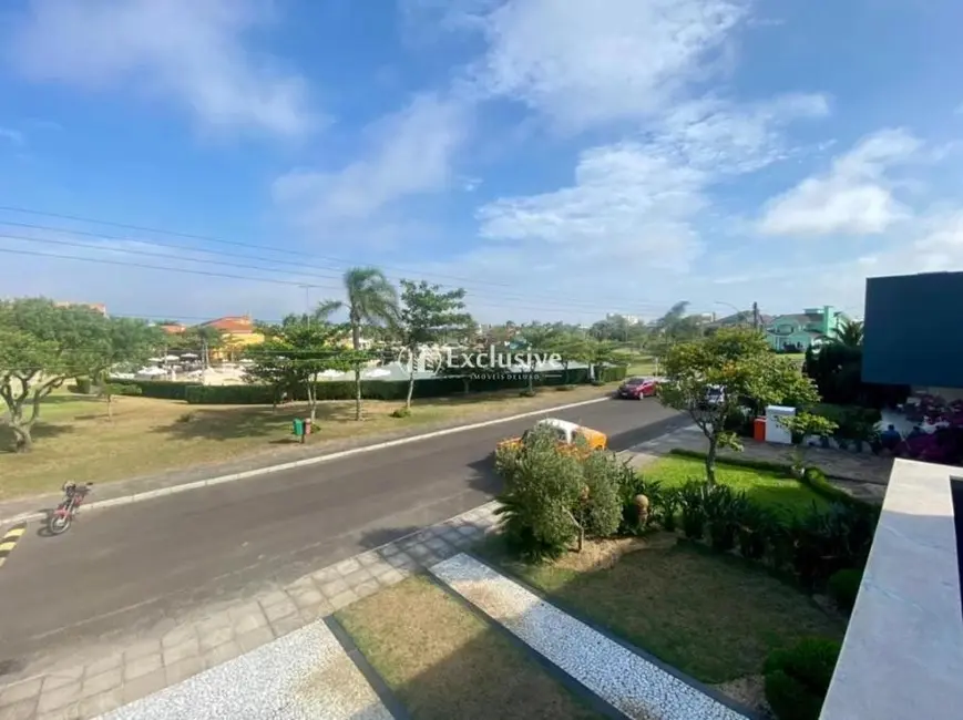 Casa de Condomínio com 3 quartos à venda, 226m2 em Capao Da Canoa - RS - imagem 2 Foto 2 de Casa de Condomínio com 3 quartos à venda, 226m2 em Capao Da Canoa - RS