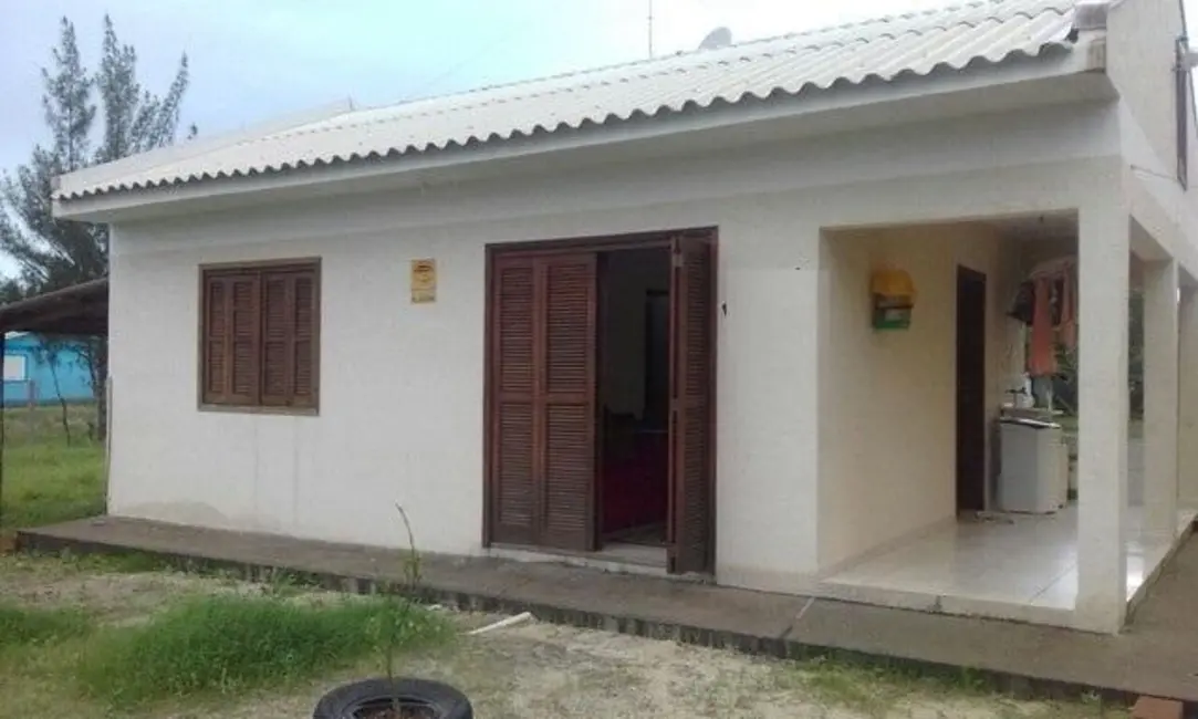 Foto 2 de Casa com 2 quartos à venda, 60m2 em Capao Da Canoa - RS