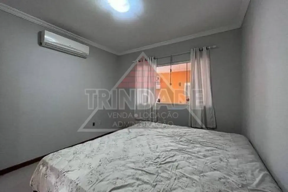 Casa de Condomínio com 3 quartos à venda, 200m2 em Vargem Grande, Rio De Janeiro - RJ - imagem 3 Foto 3 de Casa de Condomínio com 3 quartos à venda, 200m2 em Vargem Grande, Rio De Janeiro - RJ