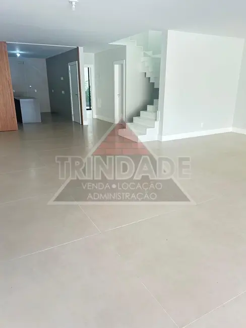 Casa de Condomínio com 5 quartos à venda, 368m2 em Barra da Tijuca, Rio De Janeiro - RJ - imagem 8 Foto 8 de Casa de Condomínio com 5 quartos à venda, 368m2 em Barra da Tijuca, Rio De Janeiro - RJ