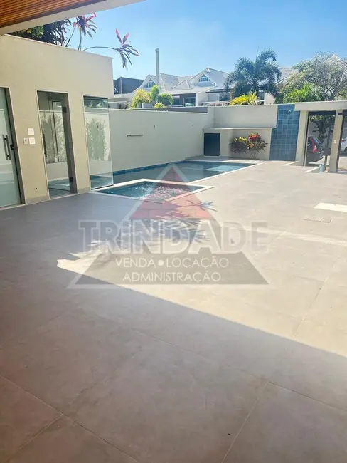 Casa de Condomínio com 5 quartos à venda, 368m2 em Barra da Tijuca, Rio De Janeiro - RJ - imagem 2 Foto 2 de Casa de Condomínio com 5 quartos à venda, 368m2 em Barra da Tijuca, Rio De Janeiro - RJ